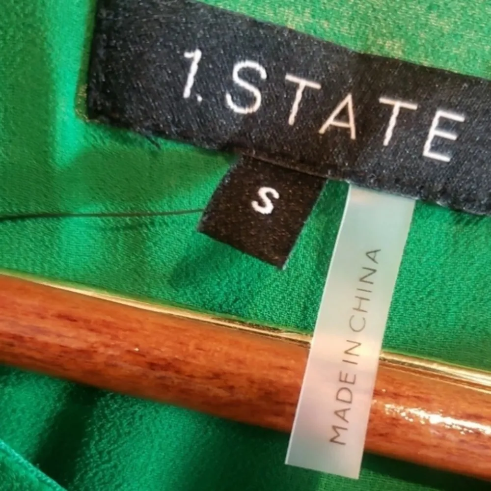 1.State green ruffle front blouse NWT ✨🍀🍀 - Image 3