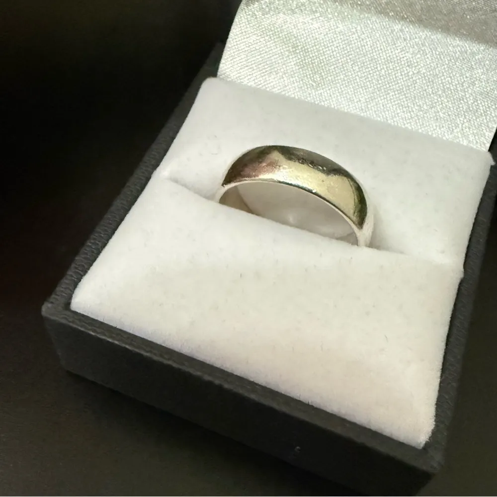 Vintage STERLING Signed Silver Unisex Wedding Band Plain Stackable Ring Size 7 - Image 4