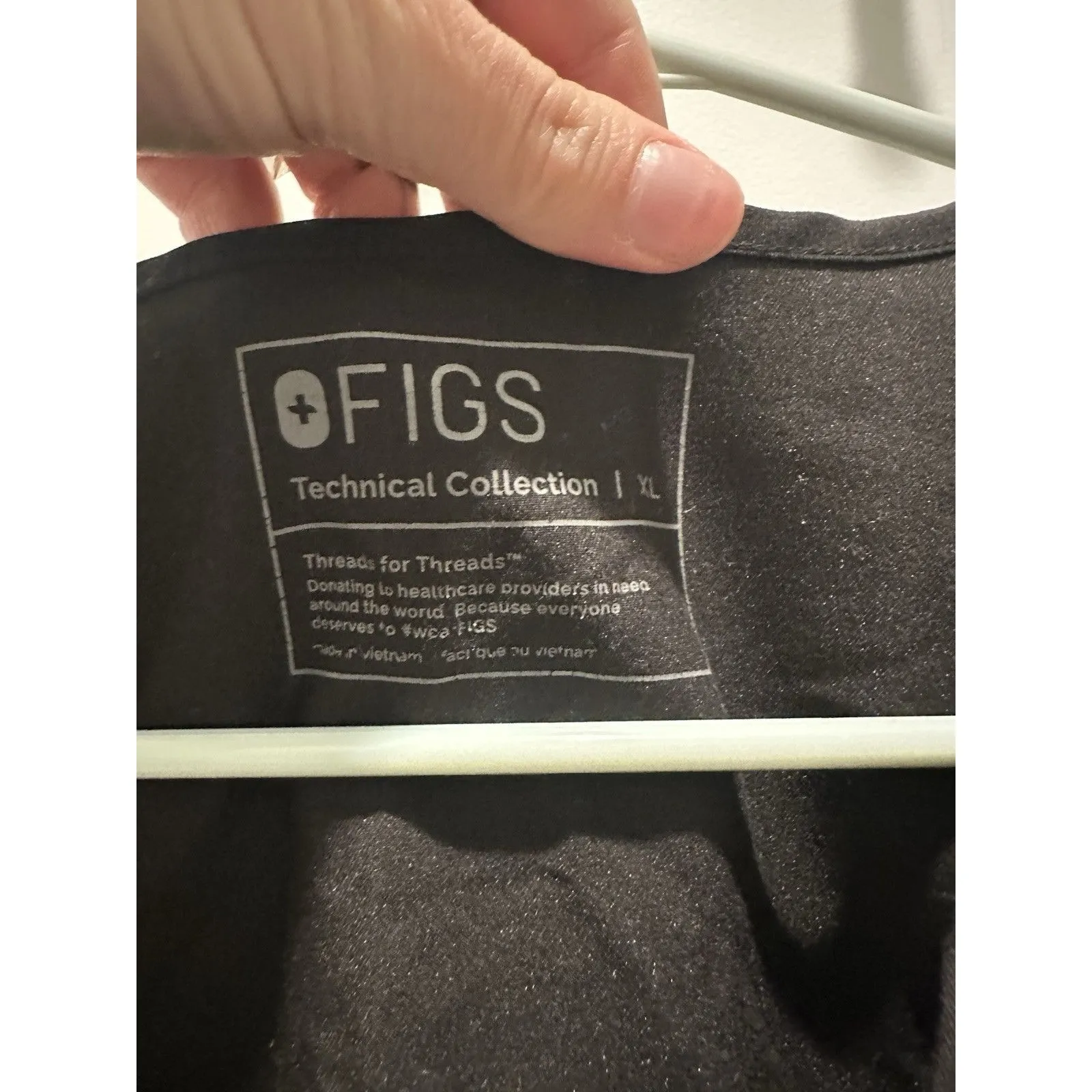 Figs technical collection scrub top XL 2 Side Pocket V Neck Short Sleeve - Image 2