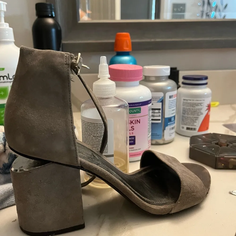 Alexander Wang Abby mid heel Sandals in grey suede - Image 4