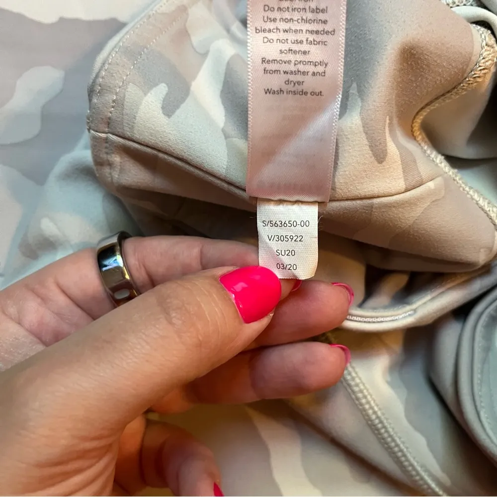 Athleta elation 7/8 tight camo print size medium - Image 9