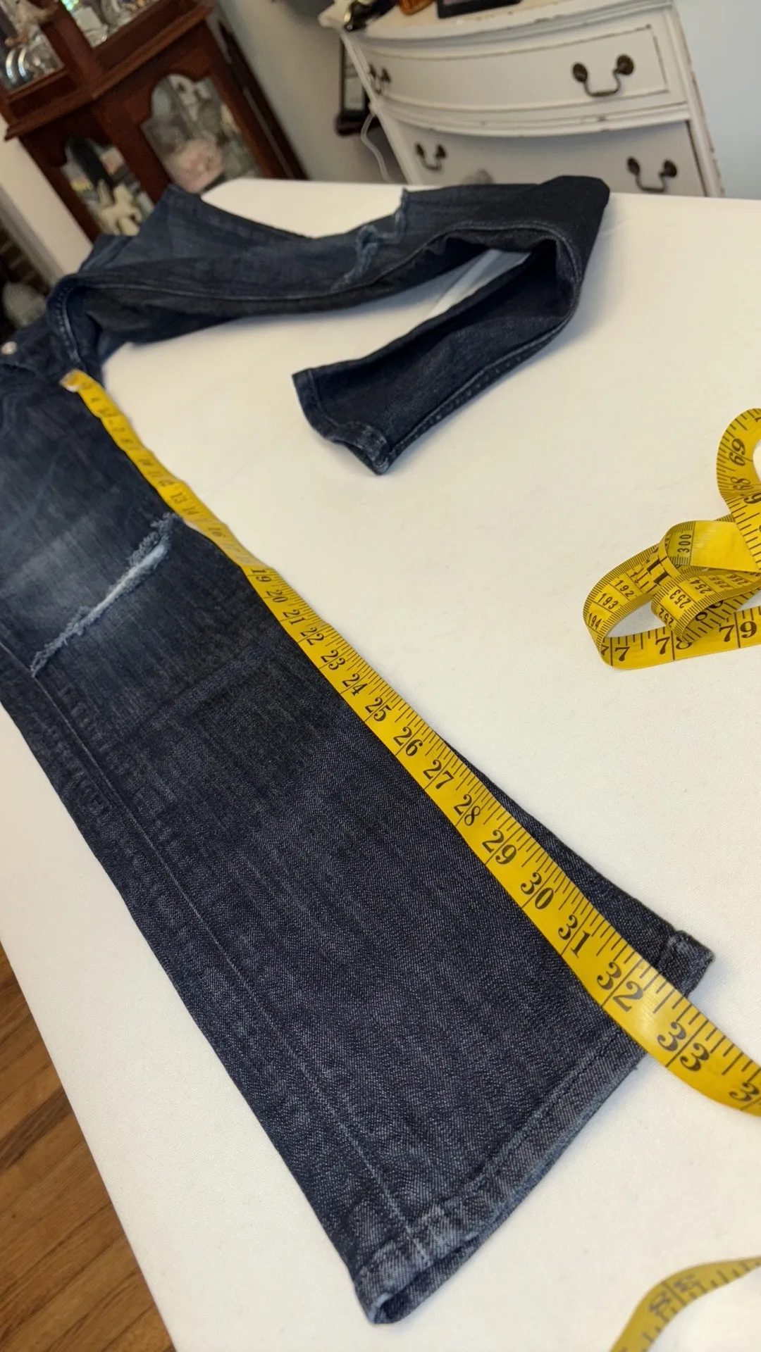 Hudson jeans Collin Flap Skinny distressed knees button/zip pockets Size 26 - Image 3