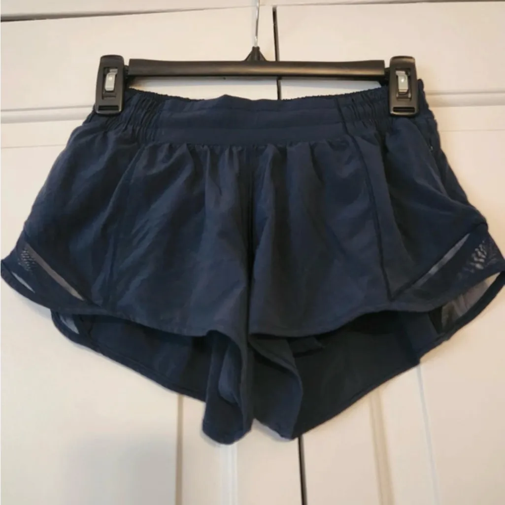 Lululemon  hotty hot shorts - Image 4