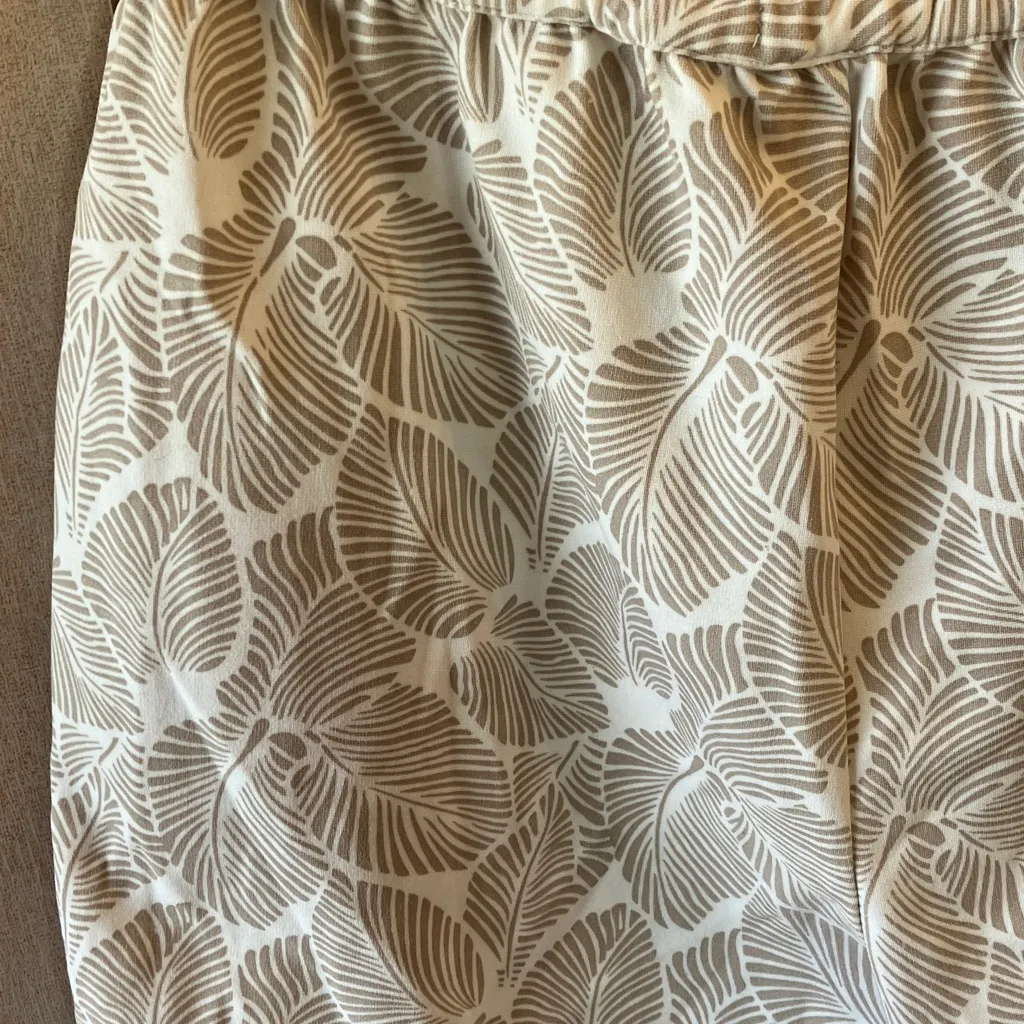 Draper's & Damon's Beige Patterned shorts petite xl Tan Size undefined - Image 10