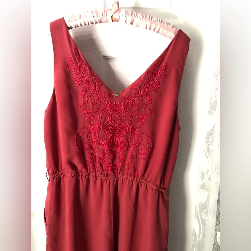 embroidery sleeveless romper missing belt, size XL - Image 9
