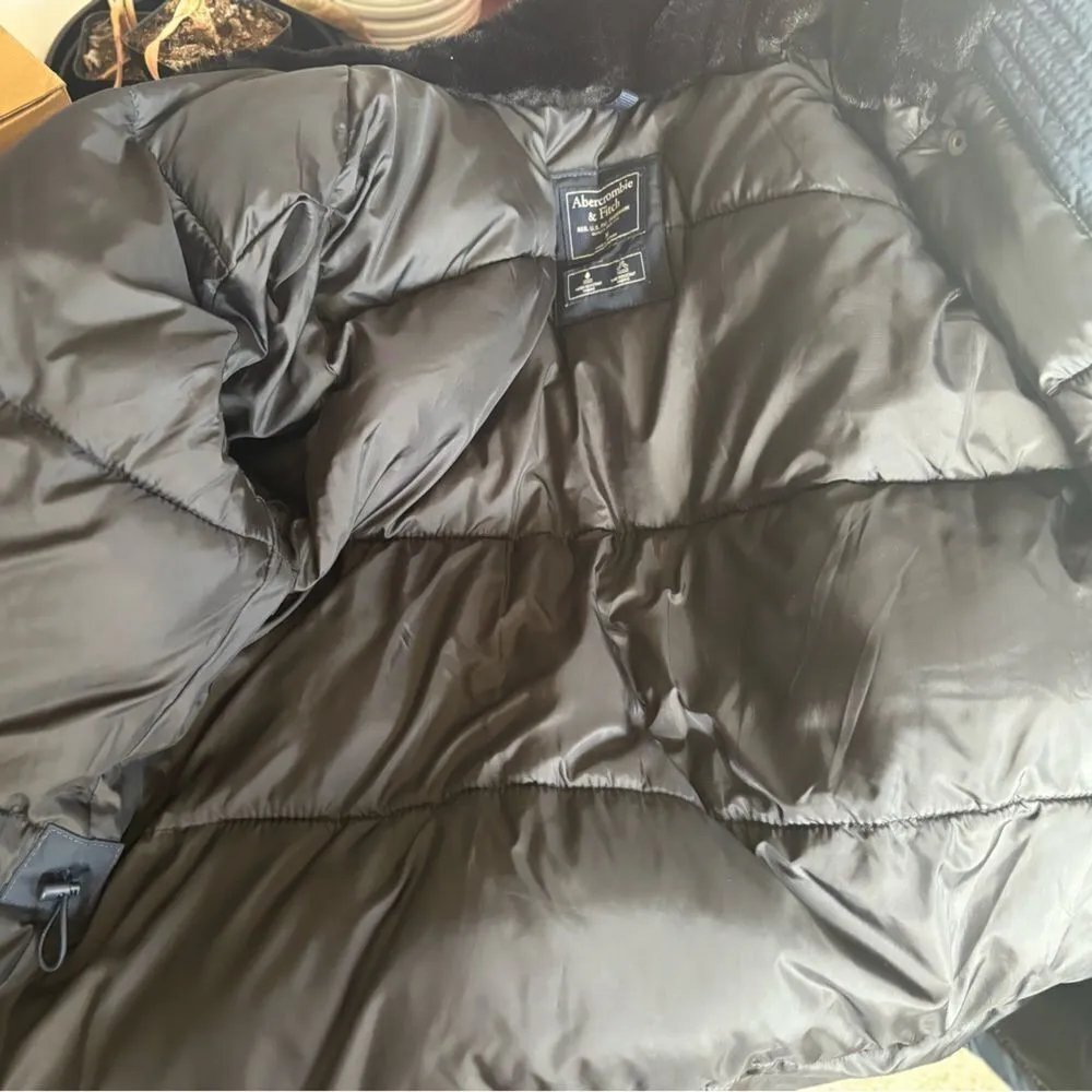 Abercrombie blue poly filled winter coat with faux fur hood lining size M - Image 4