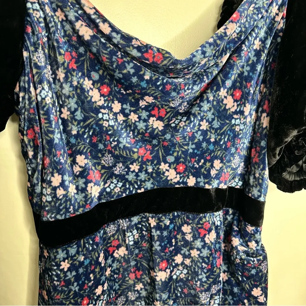 Tularosa Maelie Blue Velvet Mini Dress in Carmella Floral - Image 5