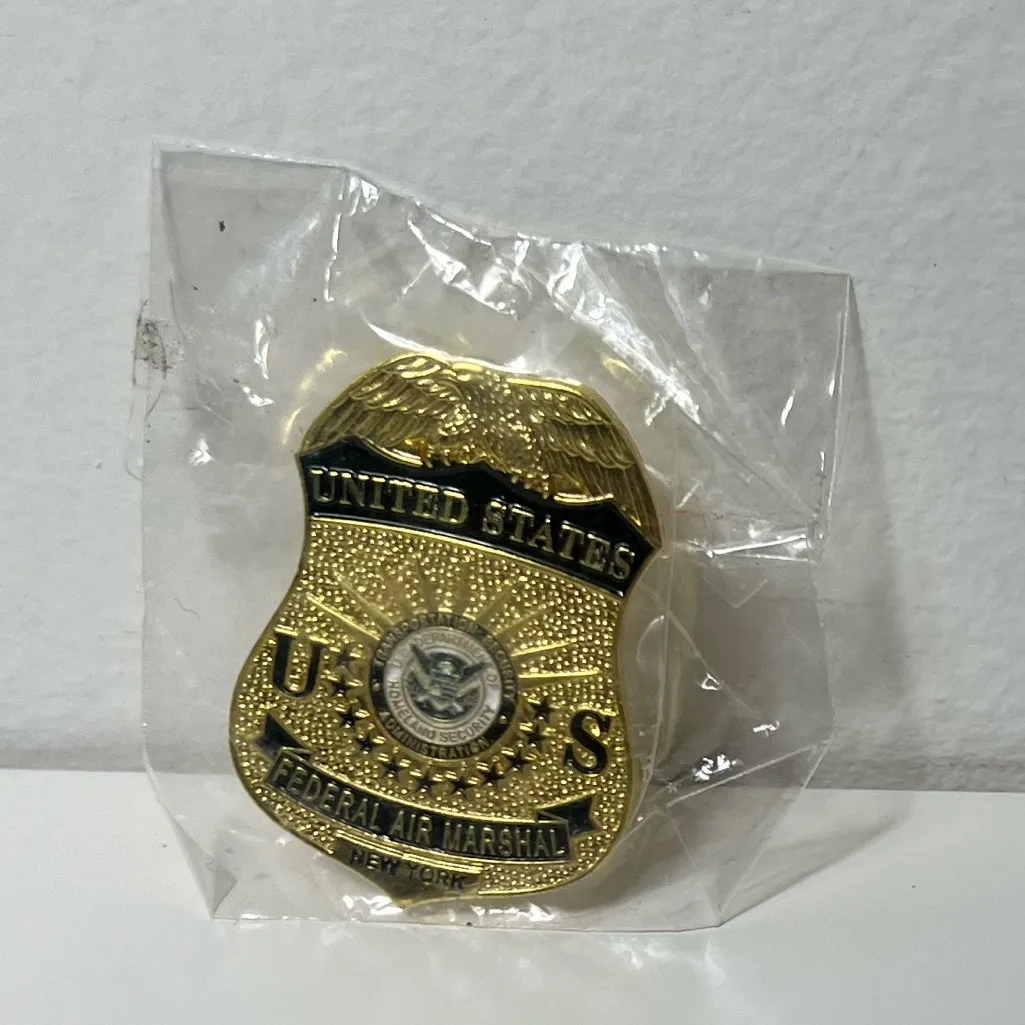 United States US Federal Air Marshal TSA New York Badge Pin Gold - Image 10
