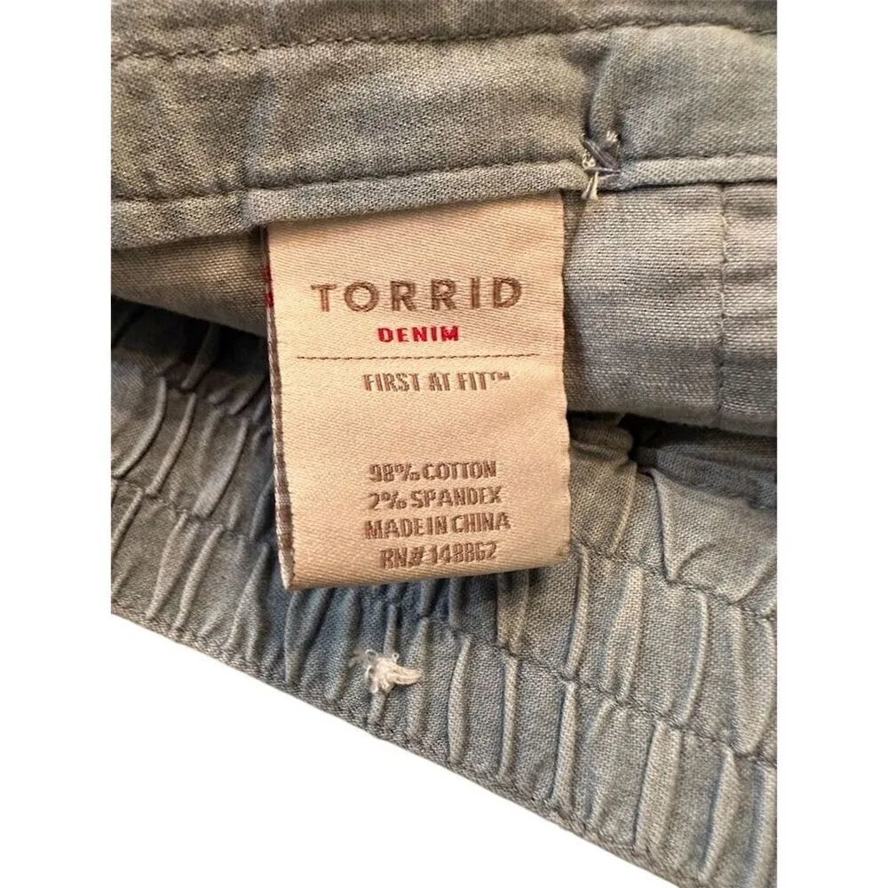 Torrid Denim Women's Size 16 Light Wash Elastic Waist Shorts NWT Blue - Image 6