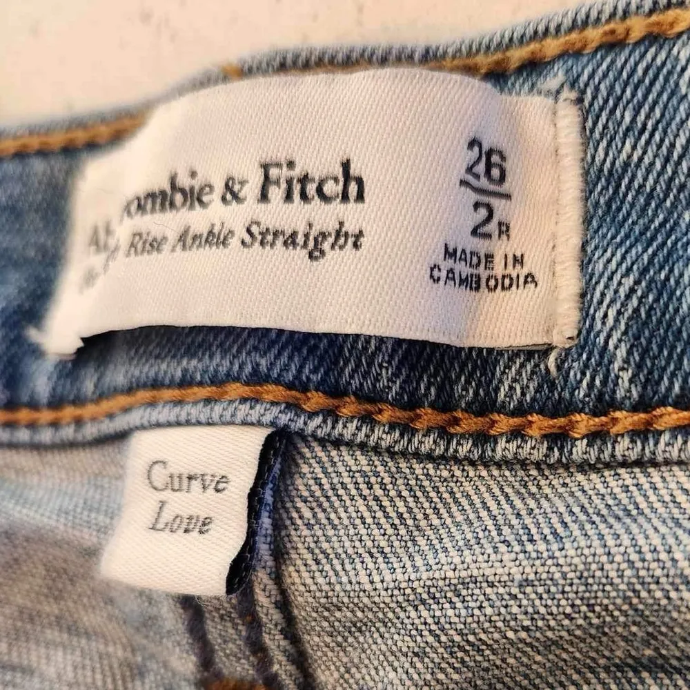 Abercrombie and Fitch Ultra High Rise Ankle Straight Curve Love Size 26 - Image 8
