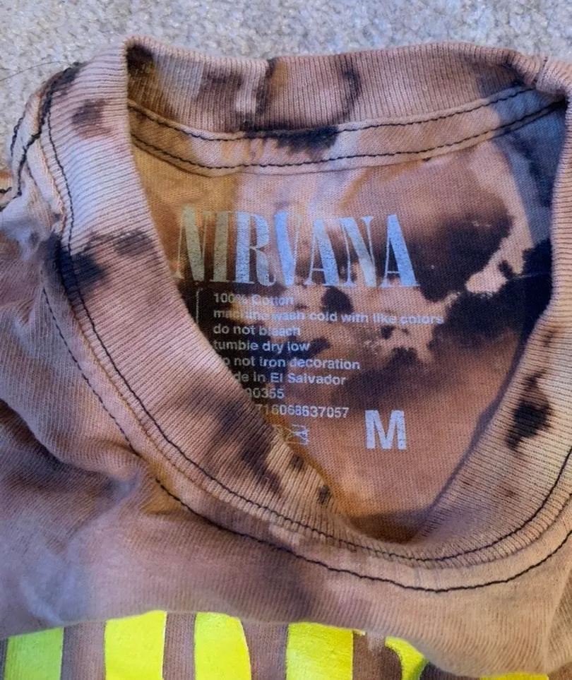 Vintage Distressed Tee Size M - Image 4