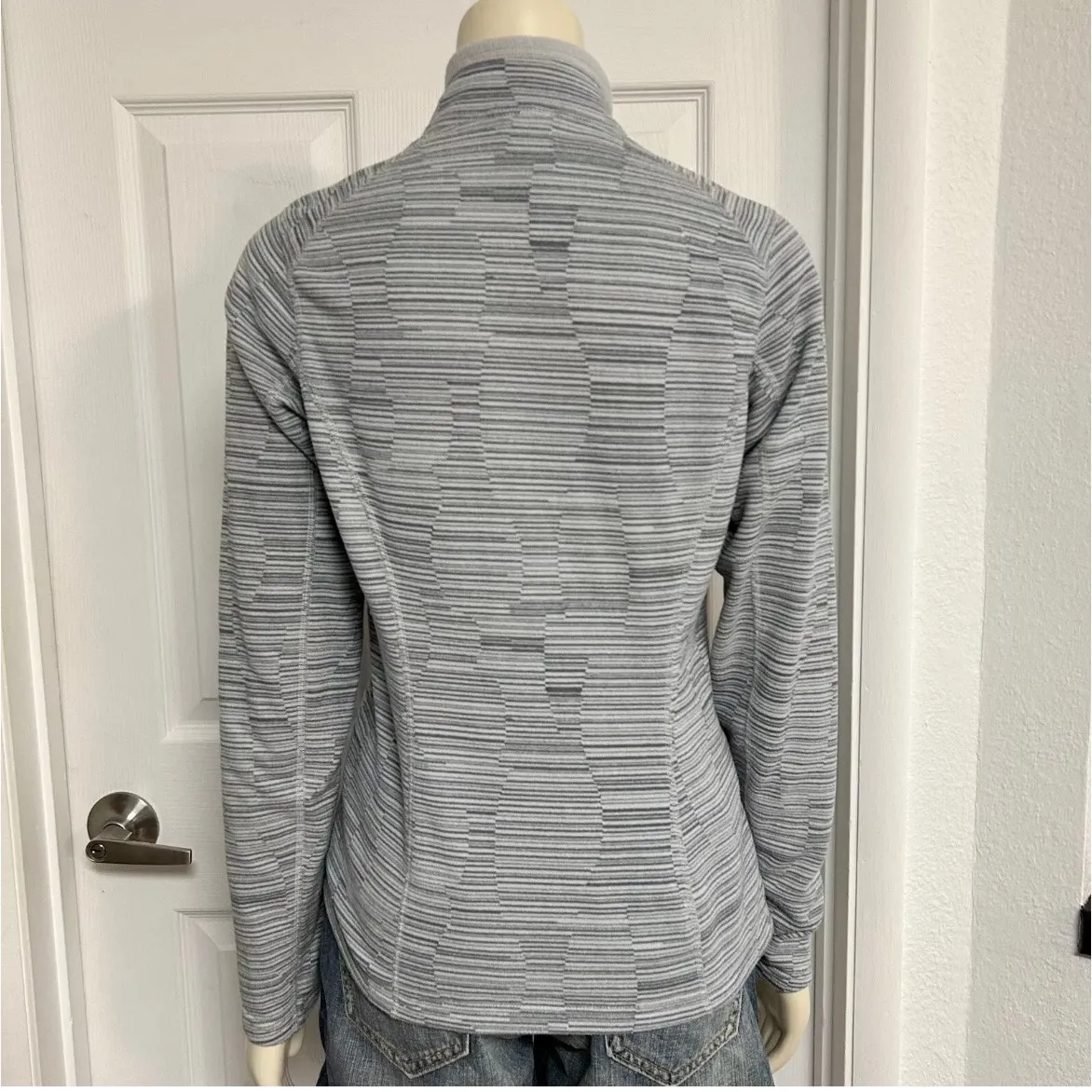 The North Face Glacier 1/4 Zip Mock Neck Medium Gray Fleece Pullover Jacket - Image 6