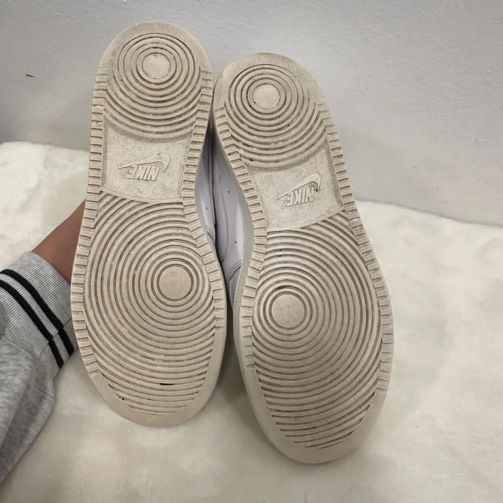 Nike shoes! Air Force 1 White athletic casual Sneakers! Size 9.5 - Image 6