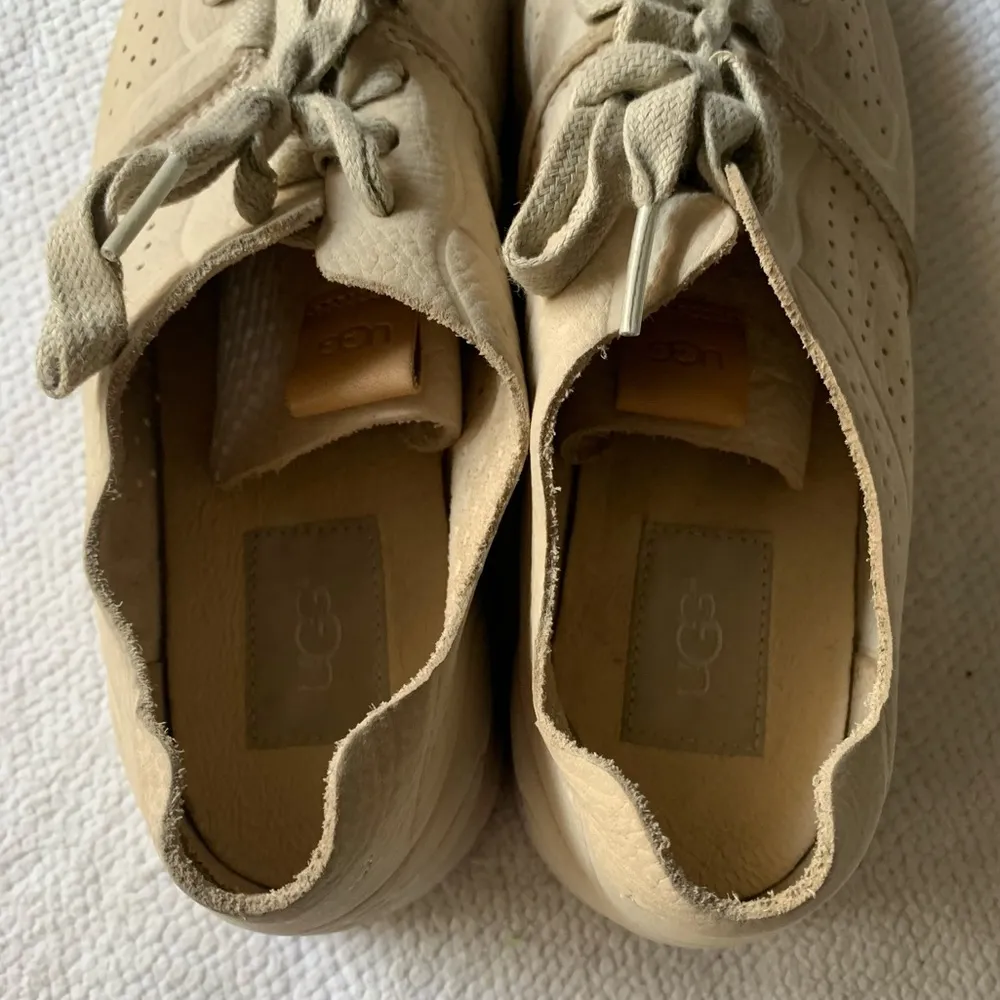 UGG  10 treadlite shoes - Image 4