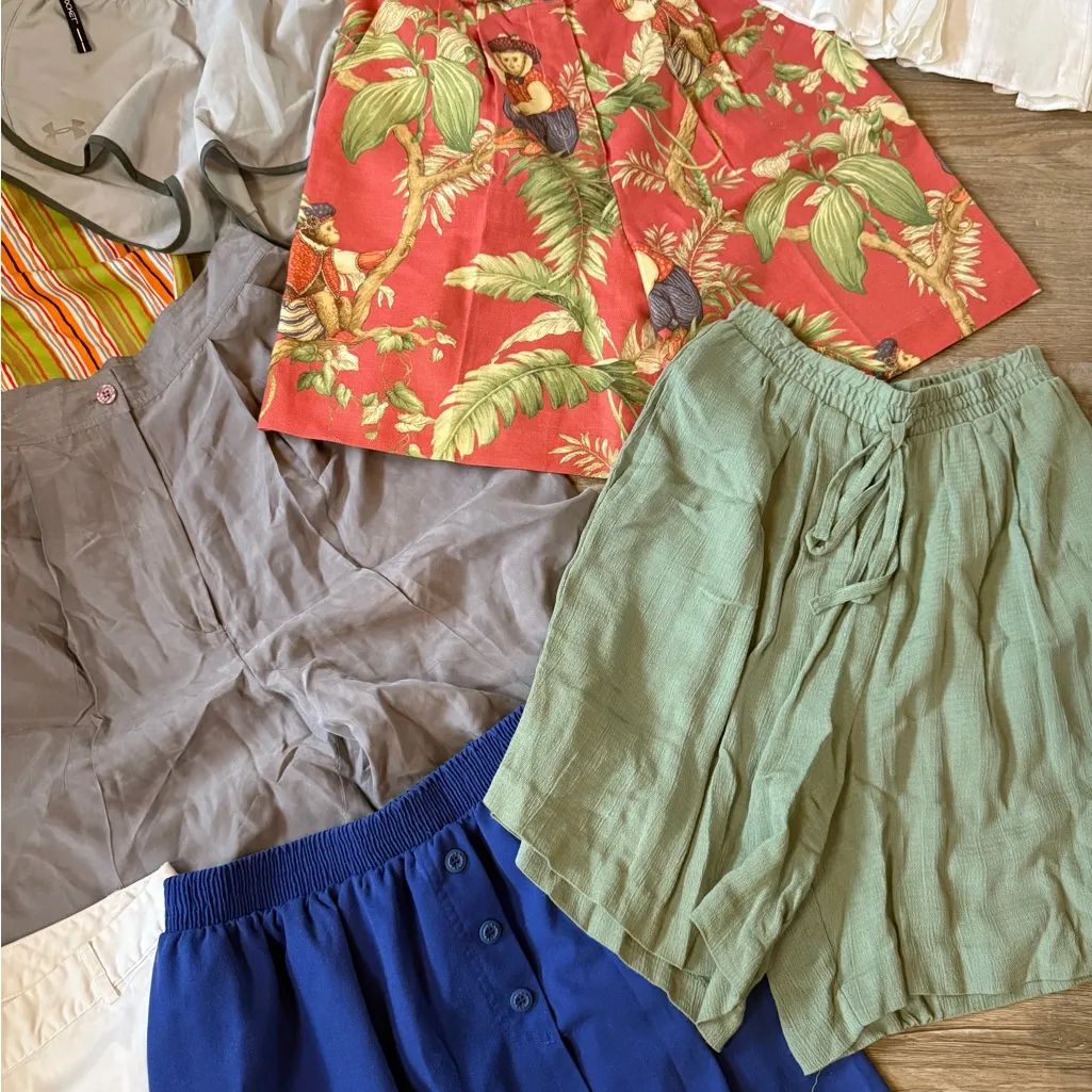 Lot of 14 Women’s shorts and Skirts size S/M - Image 4