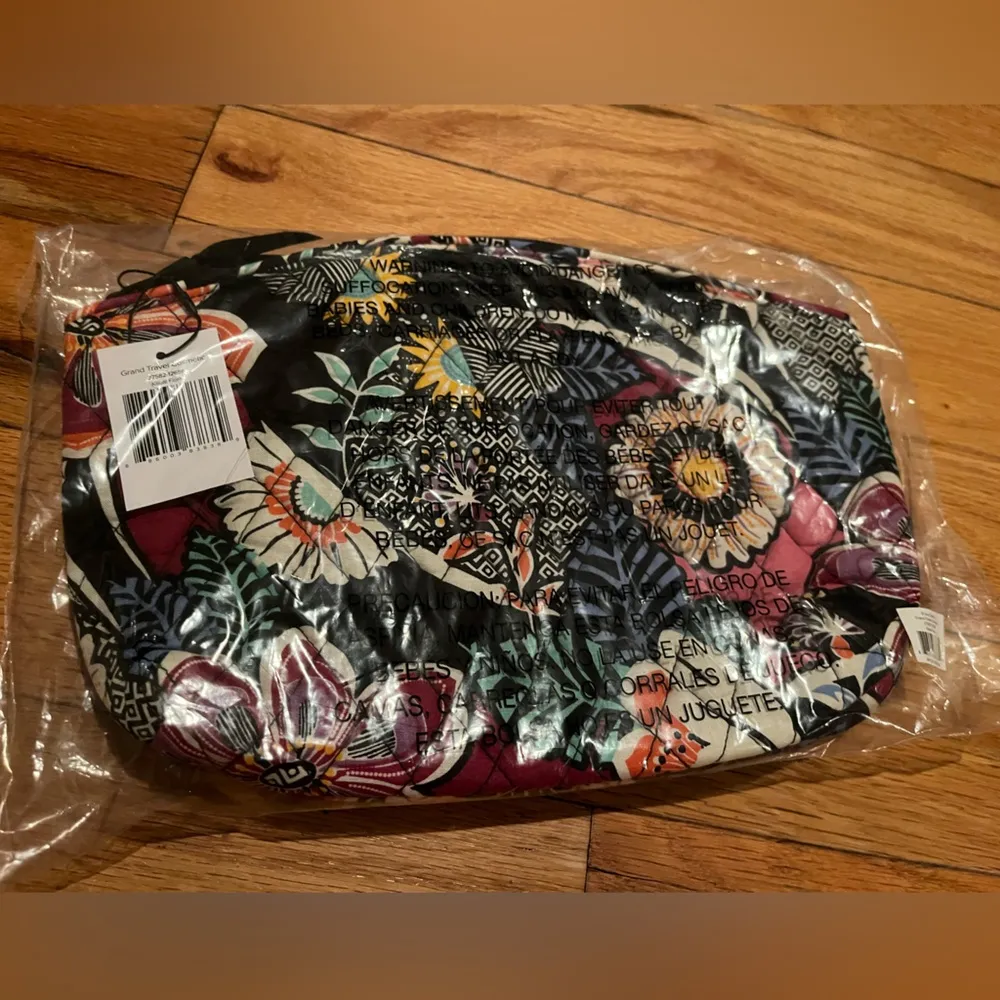 Vera Bradley Grand Travel Cosmetic Kauai Floral Retired - Image 2