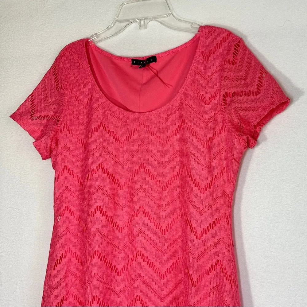 Tiana B Dress M Pink Coral Lined Short Sleeve Lacy Overlay Chevron - Image 2