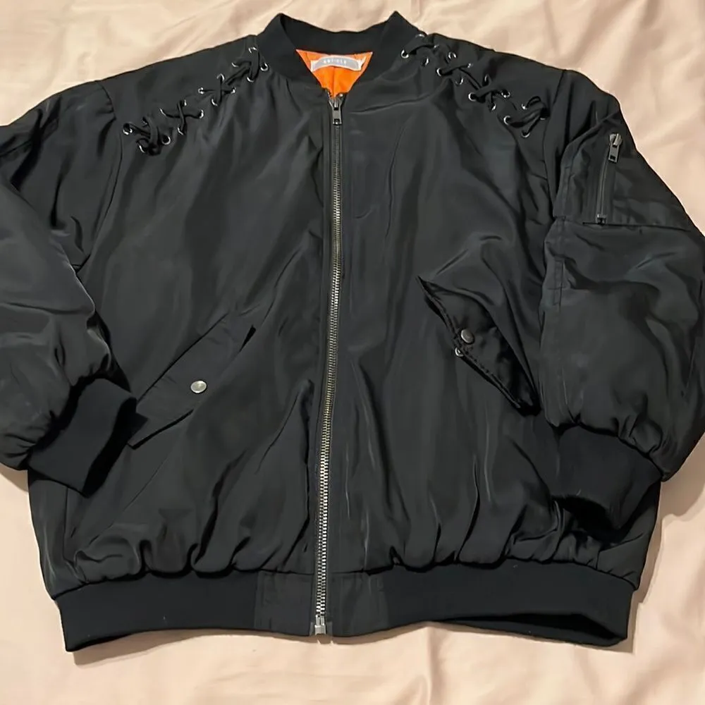 Article size M black with orange lining zip front bomber jacket EUC Size M - Image 2