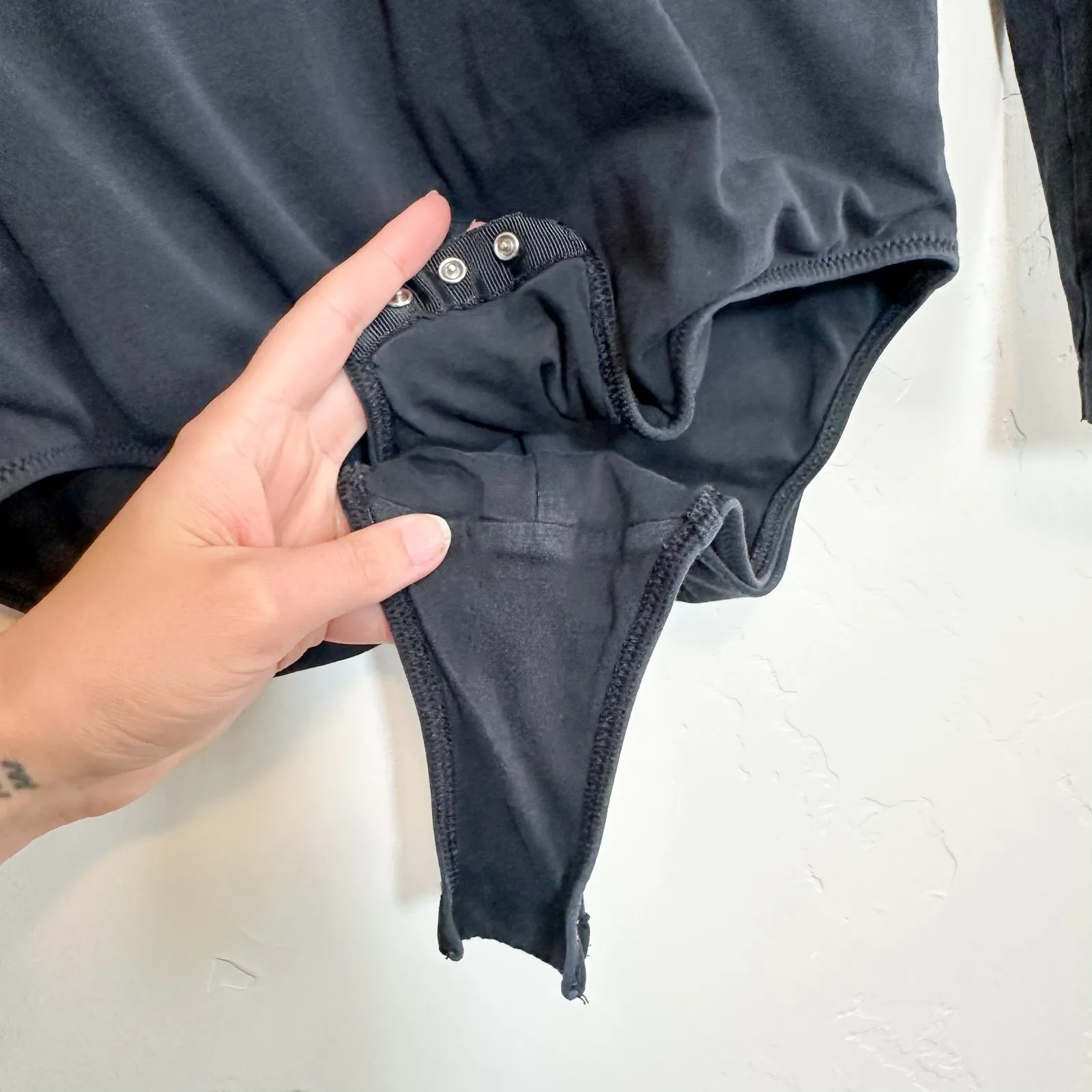 Everlane | Supima Cotton Long Sleeve V-Neck Bodysuit in Black - Image 7