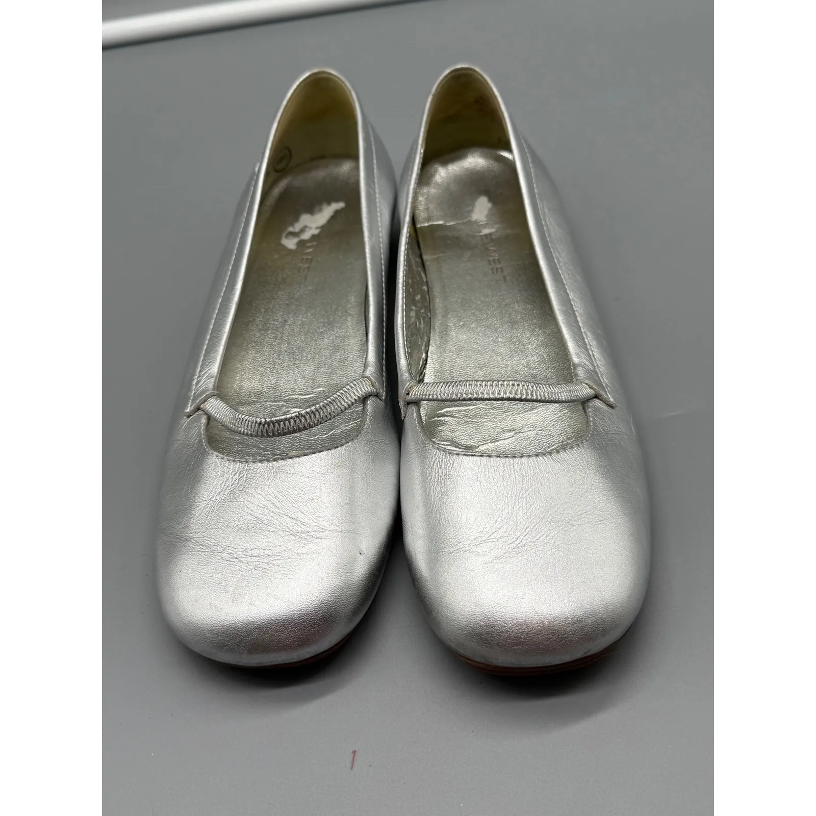 Nine West Metallic Silver Ballet Flats Women Size 6M Slip On Shoes Leather - Image 2
