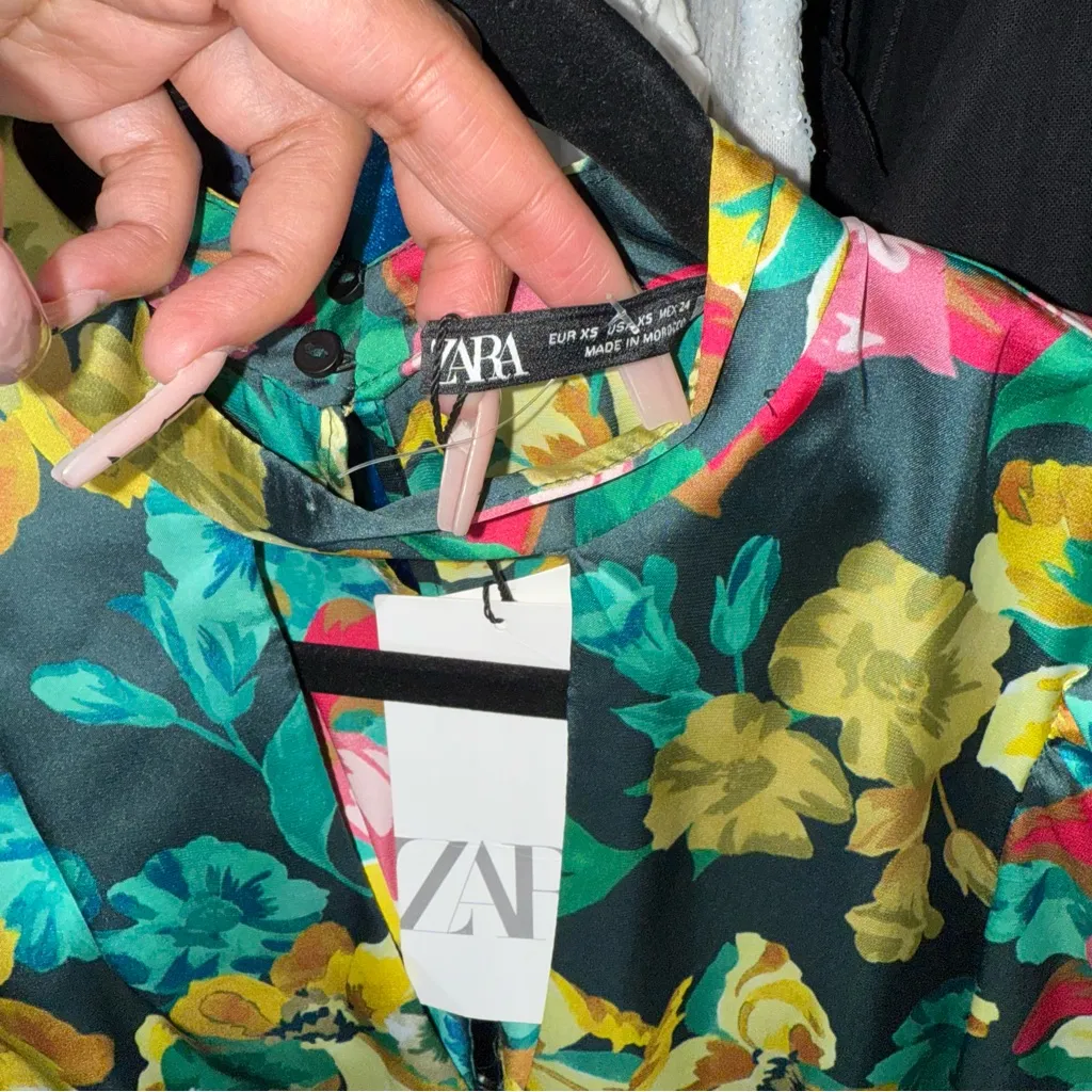 Zara Green Floral Satin Mini Dress with Keyhole Neckline - Image 15