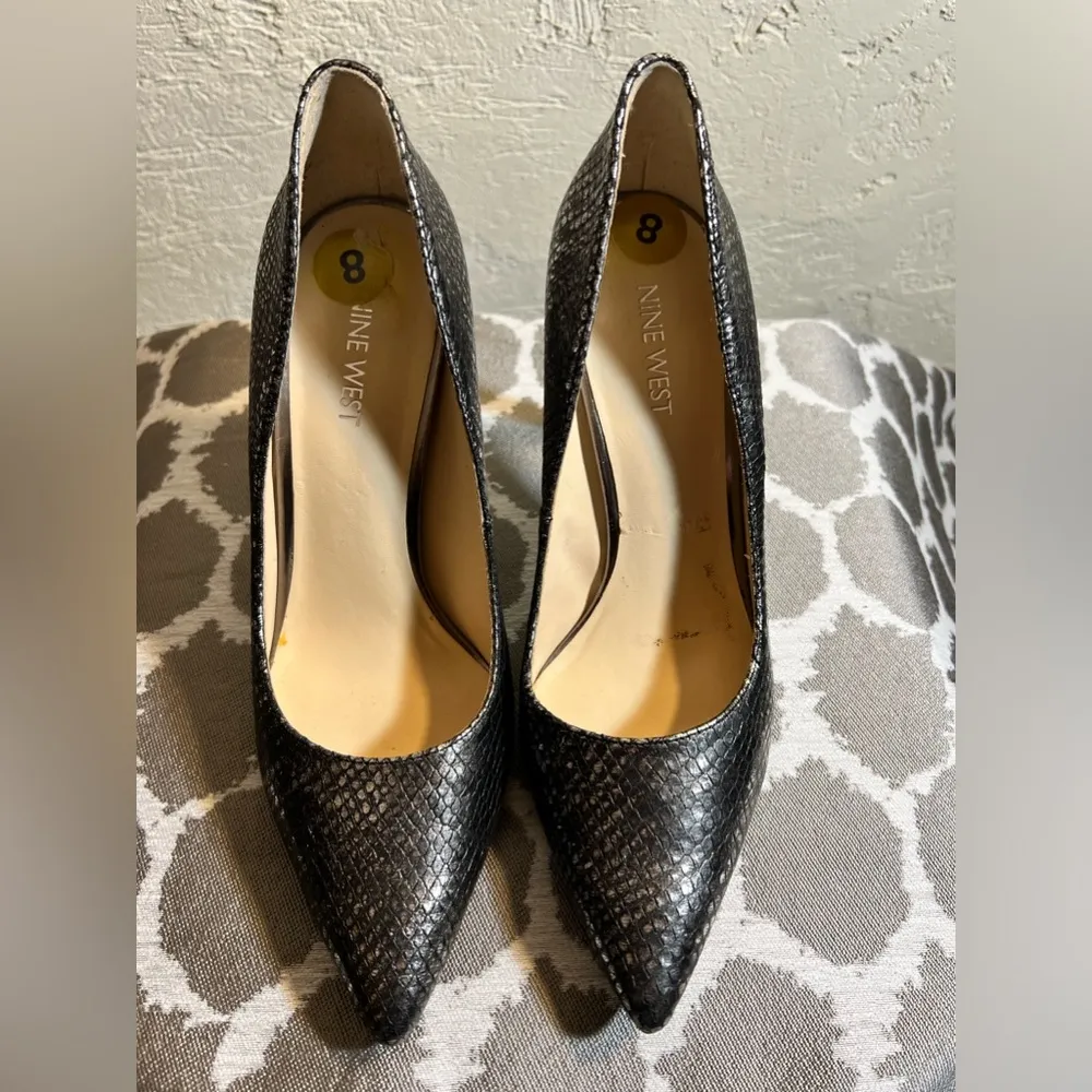 Women’s heels by Nine West, metallic skin, 8M,     Beautiful in great condition - Image 5