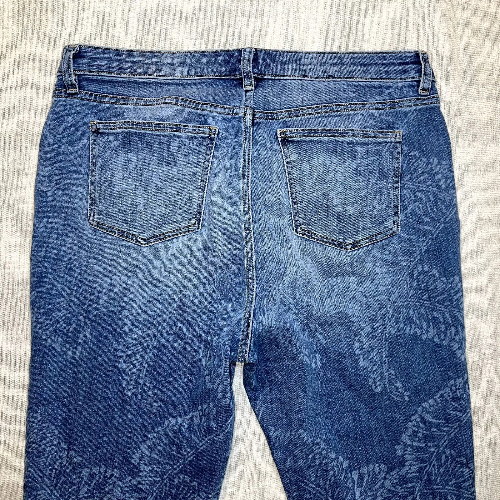 CHAPS  | Petite Banana Leaf Print Madden Capri | 14P - Image 5