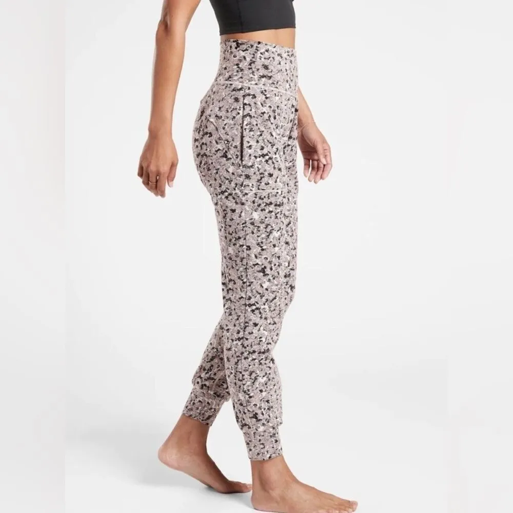 Athleta Salutation Textured Jogger Meadow Decadent Chocolate Size S - Image 4