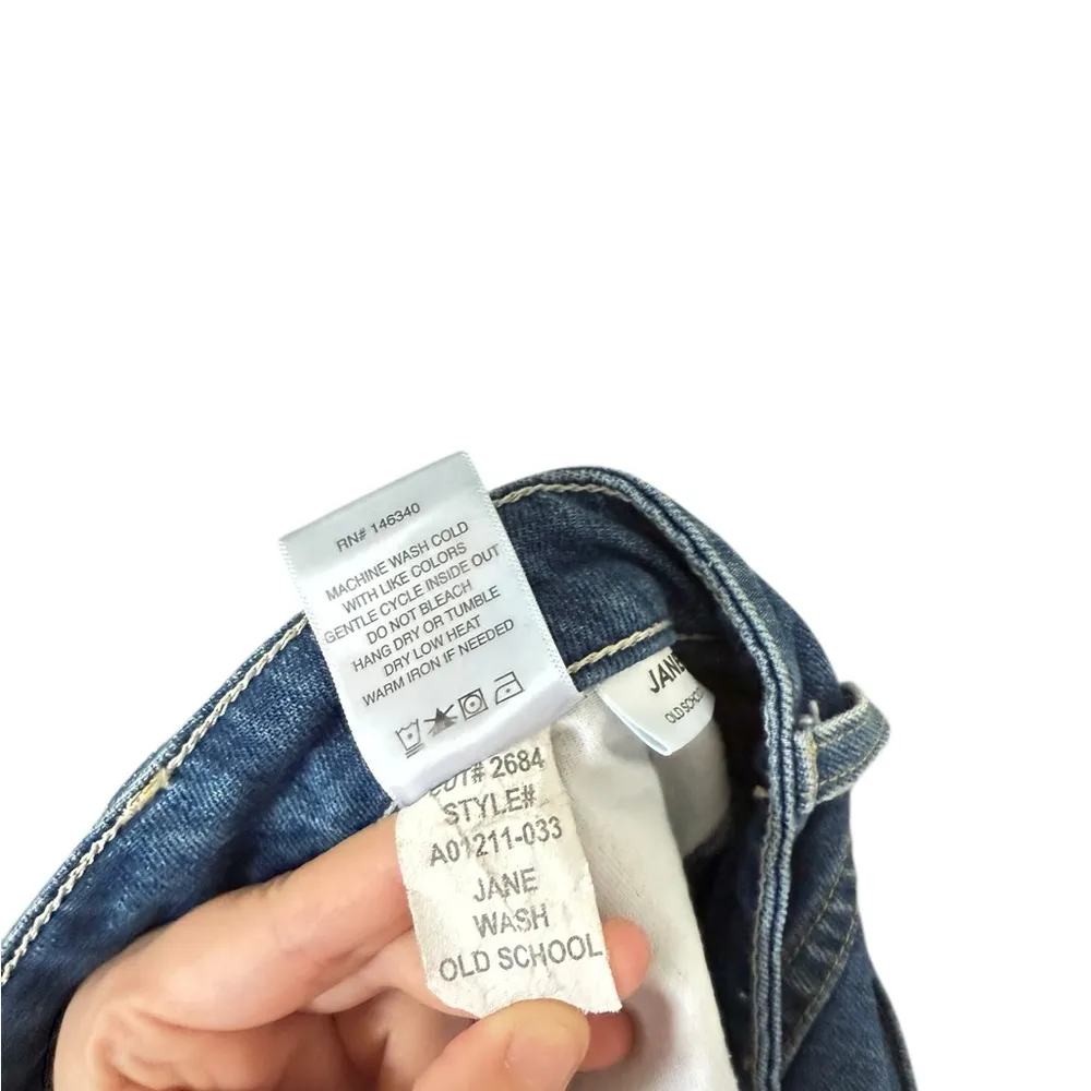 AMO Jane Cropped Flare Jean in Old School Blue Size 27 - Image 4