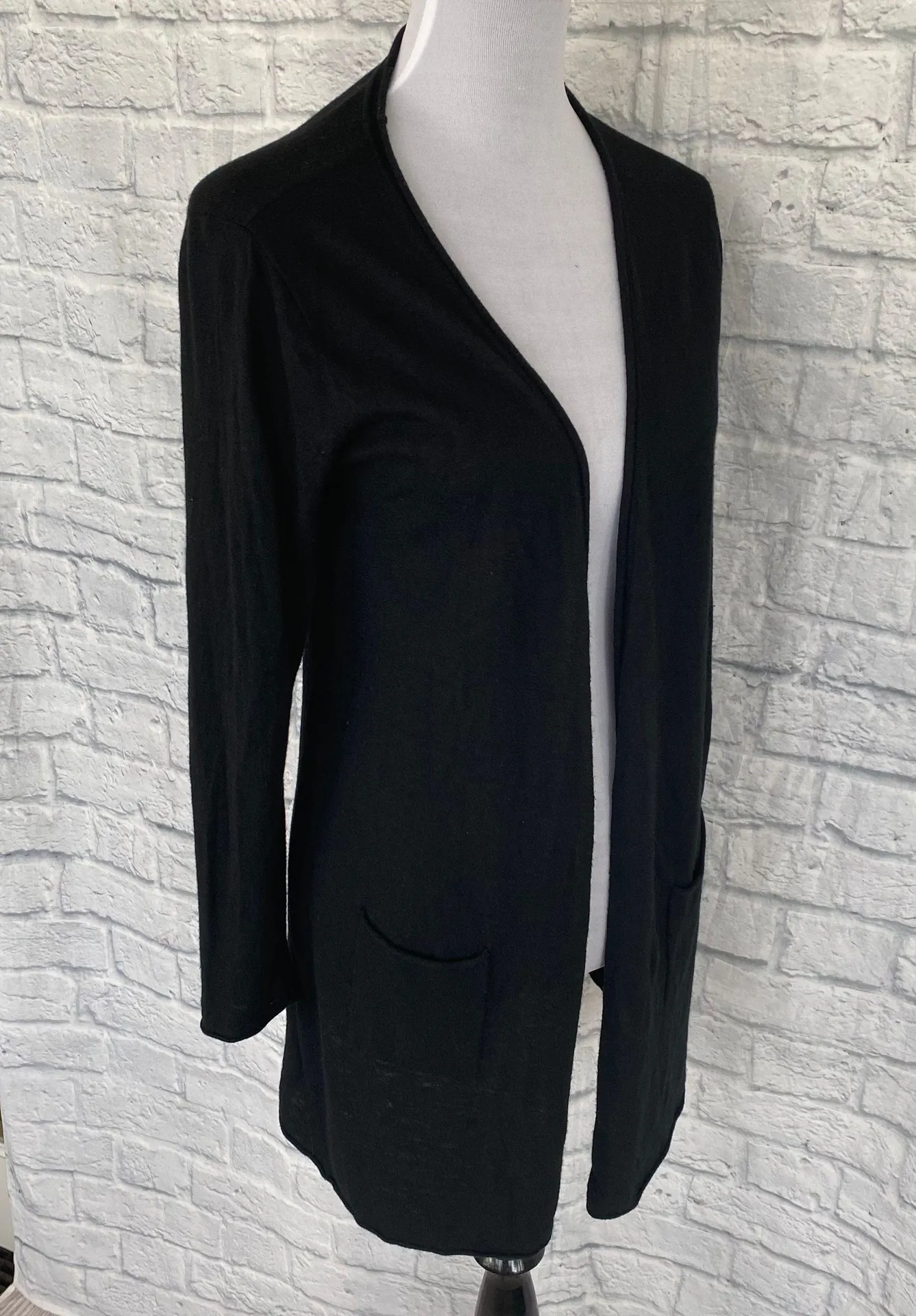 women S open front cardigan w/pouch pockets black - Image 4