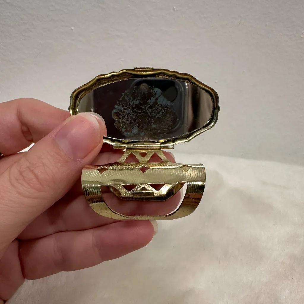 Vintage Las Vegas lipstick mirror holder! Women's accessories Gold - Image 5