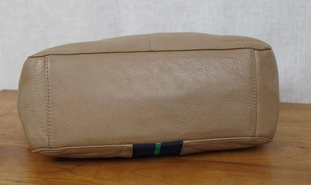 Tommy Hilfiger Leather Tote Style Purse - Image 4