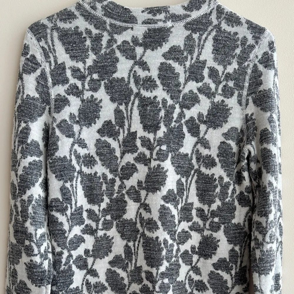 Floral Sweater Thermal, Grey and White, Size Medium - Image 12