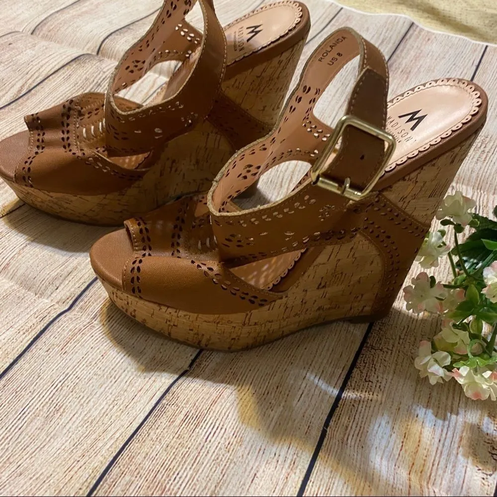 Madison Shoedazzle Wedges Heels. - Image 6