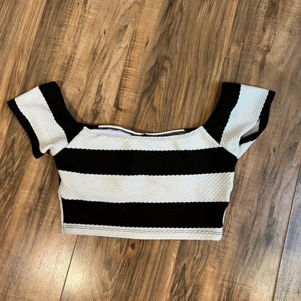 Gibson & Latimer medium black and white crop top - Image 2