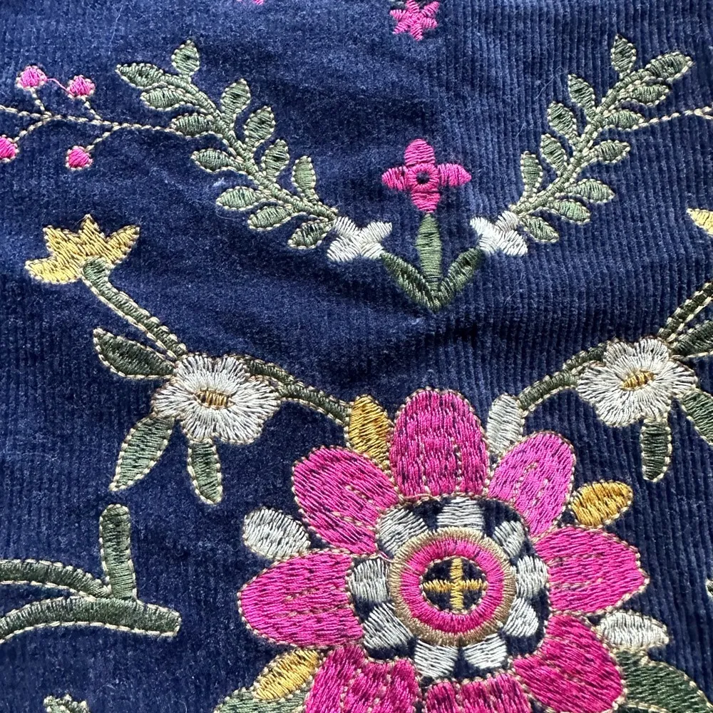 Navy blue corduroy floral embroidered mini skirt with pink accents, size large - Image 4