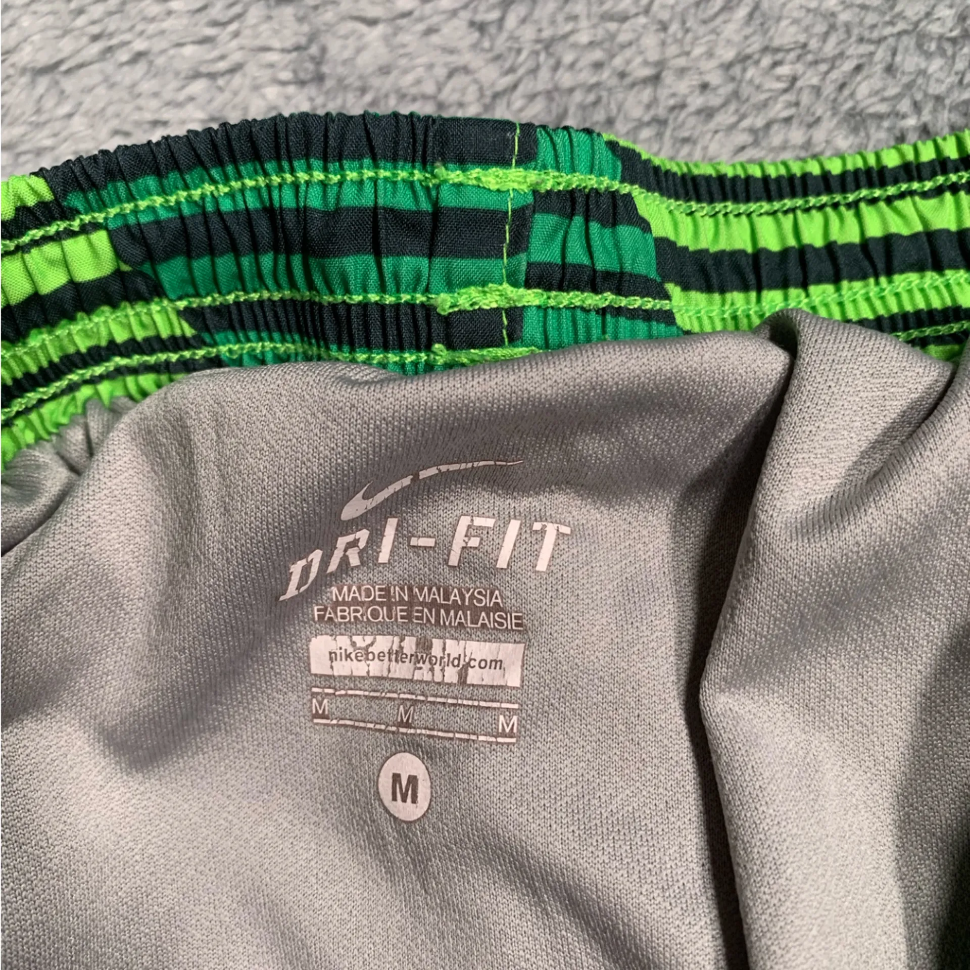 Nike dri-fit green shorts medium - Image 4