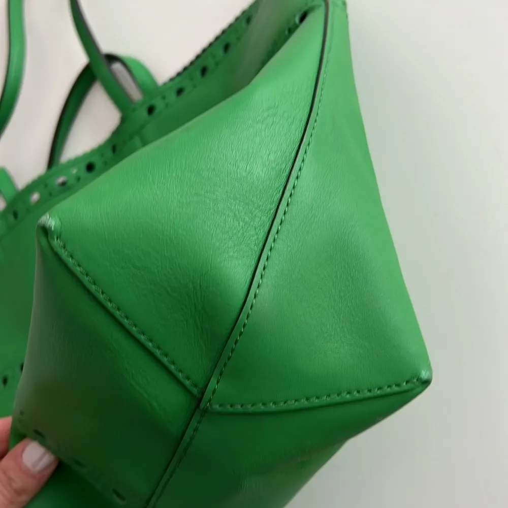 Block T Green Tote - Image 5