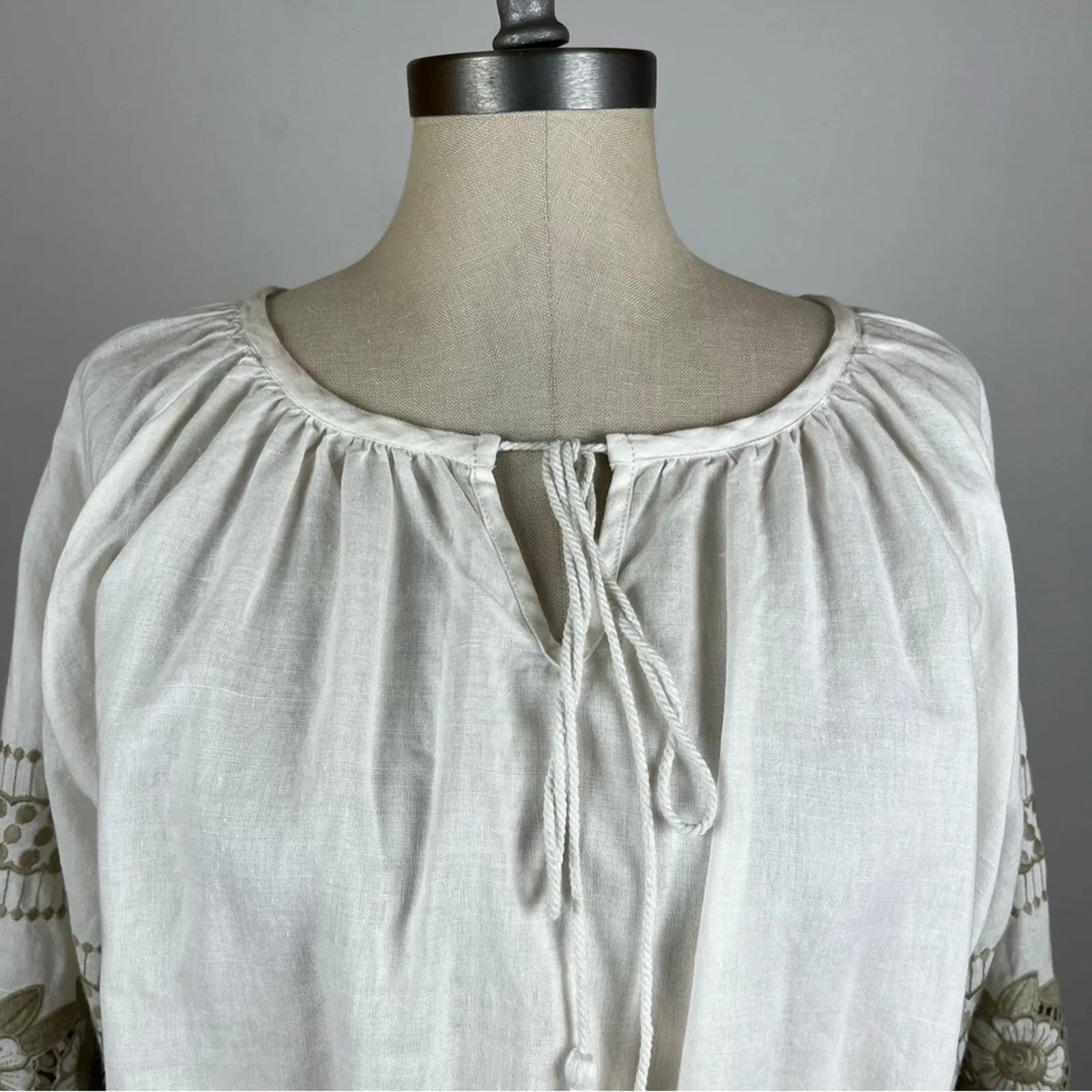 Anthropologie Eri + Ali White Embroidered Peasant Blouse - Image 3