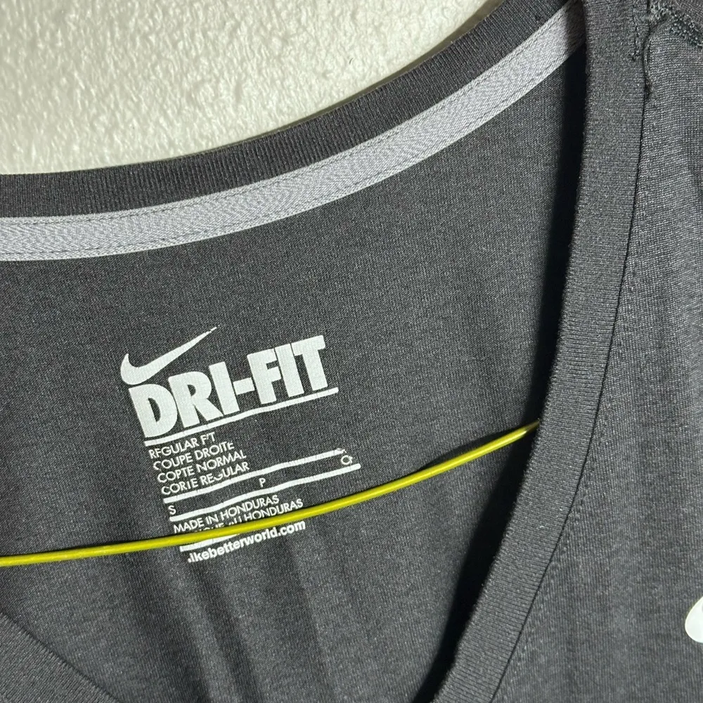 Nike Dri-Fit Women Athletic Black Regular Fit v-neck shirt size S - Image 3