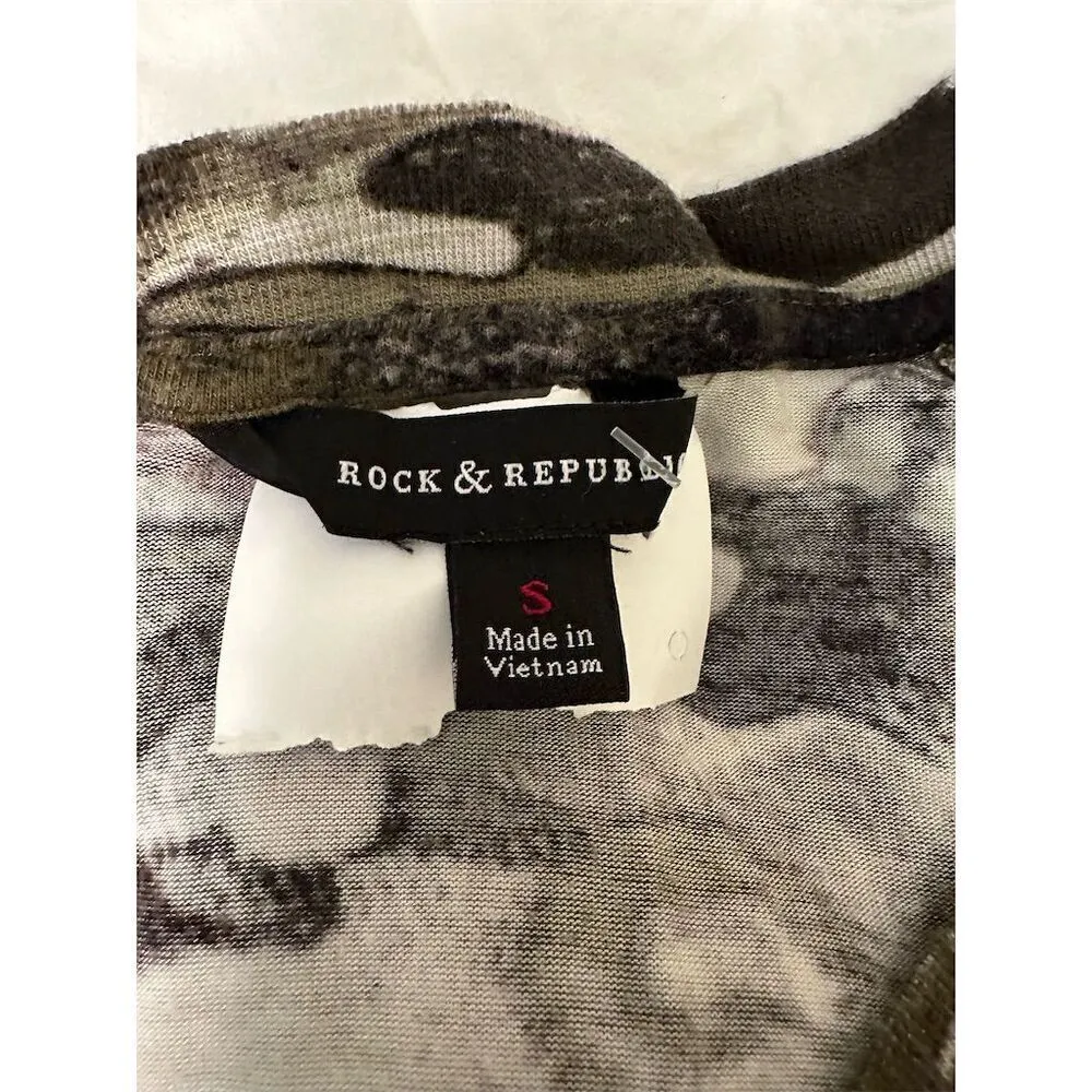 Rock & Republic women’s Camo V-Neck Tee with Pocket Size S - Image 4