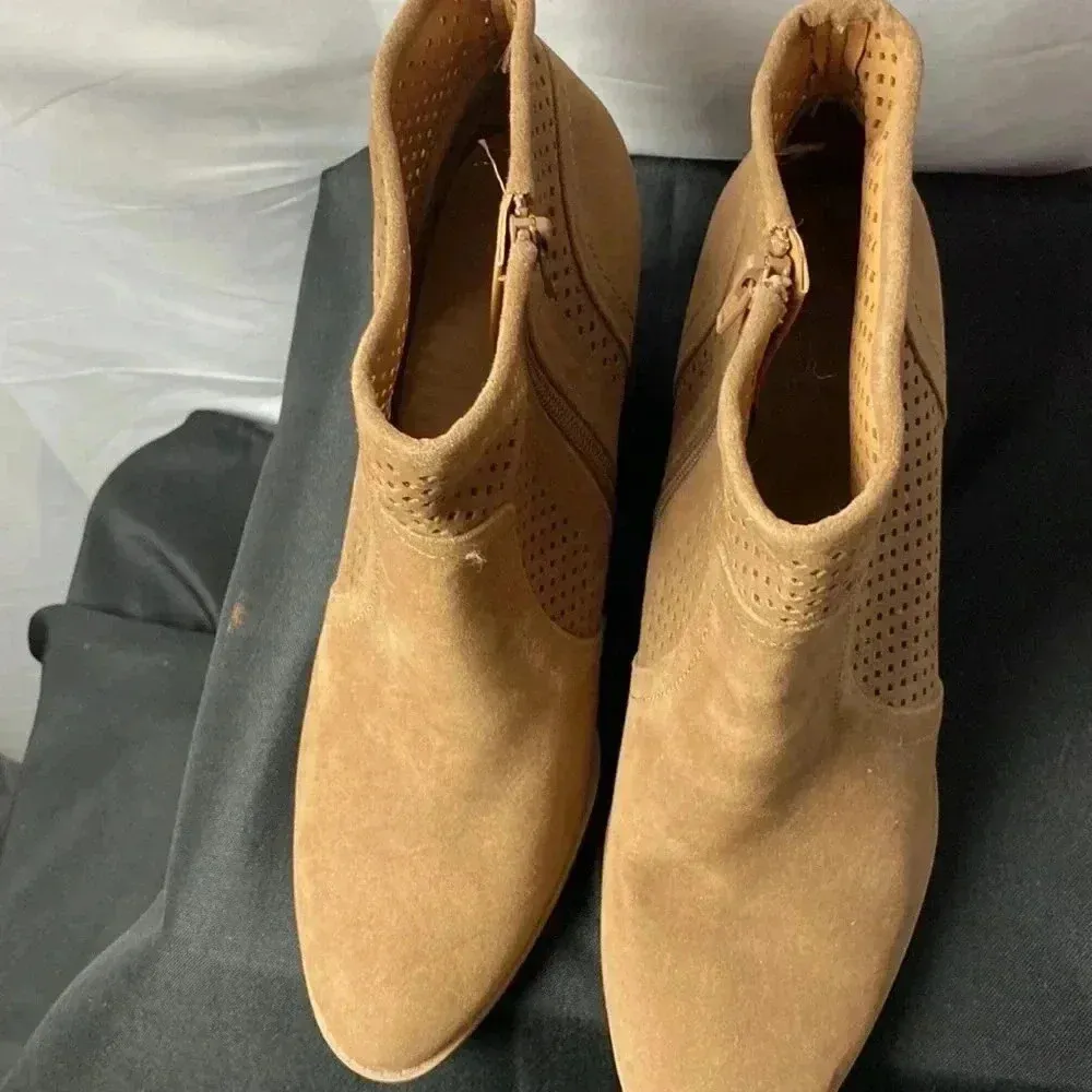 UNIVERSAL THREAD WO SIZE 11 TAN LASER CUT ANKLE BOOTS INSIDE ZIP. 4” HEEL - Image 8