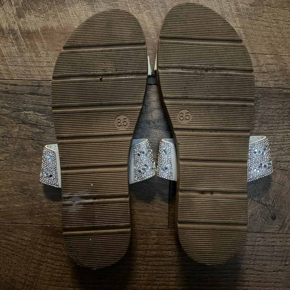 Alexis Bendel Embellished Sandals Size 8.5 Silver - Image 3