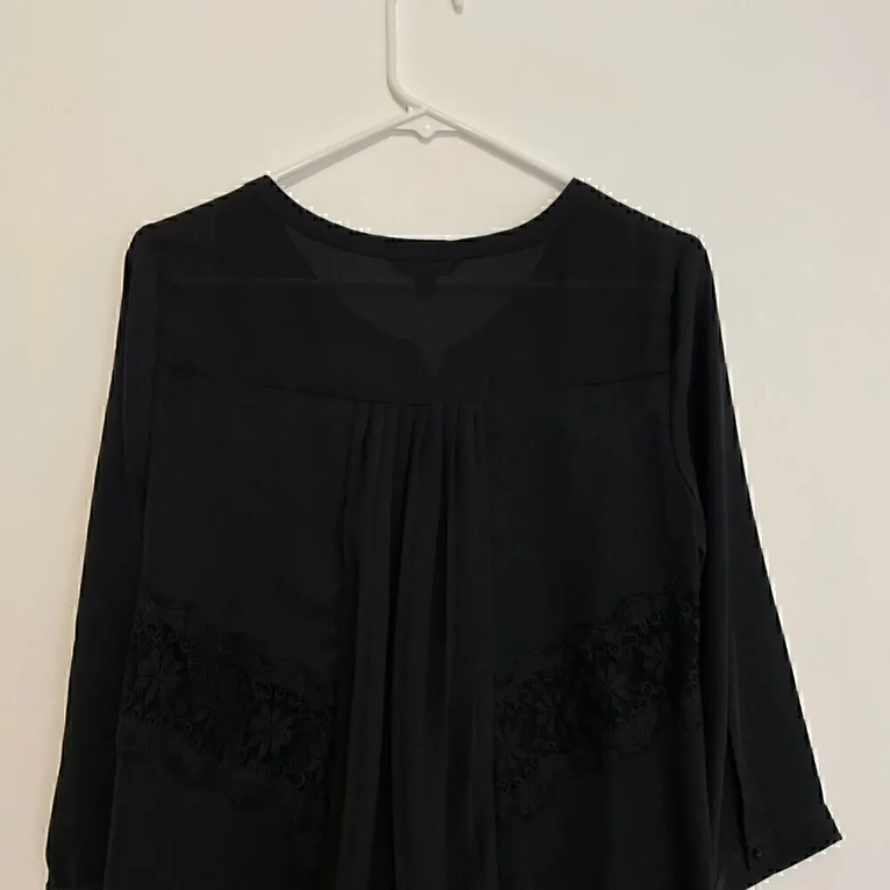AMERICAN EAGLE Black Floral Lace Inset Semi Sheer 3/4 Sleeve Boho Peasant Blouse - Image 13