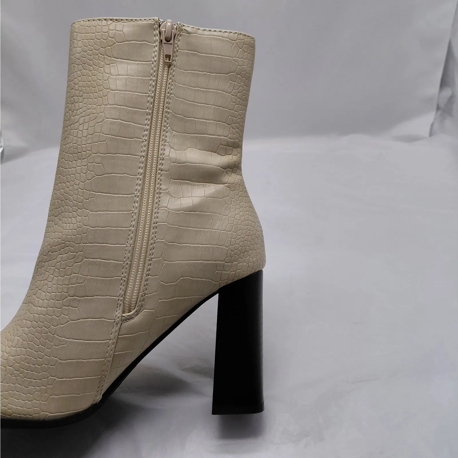 Journee Collection Womens 8.5 Ivory Vegan Leather Croc Chunky Block Heel Boots - Image 11
