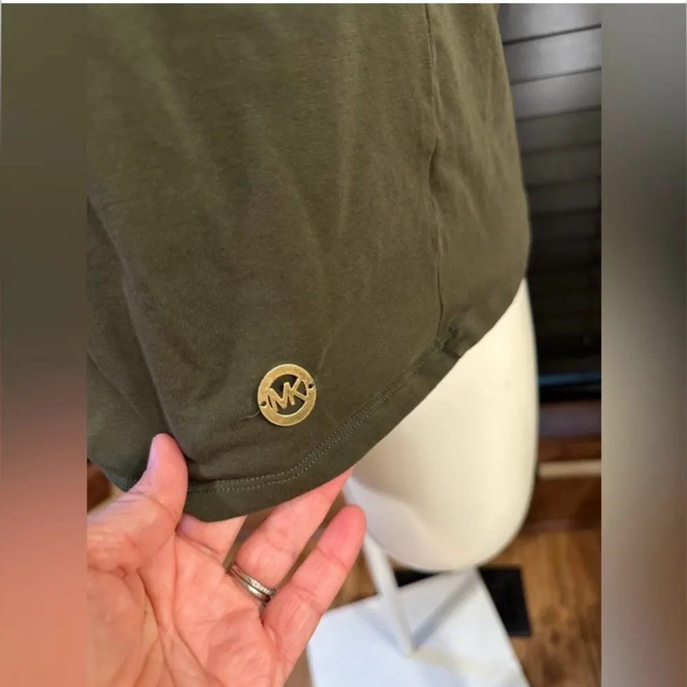 Michael Kors Green Cold Shoulder T Shirt EUC - Image 2