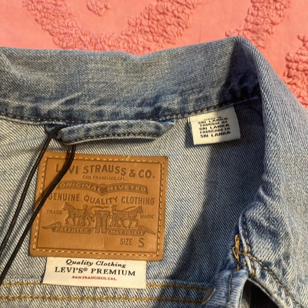 Levi's Levi’s trucker denim jacket, size small NWT - Image 5