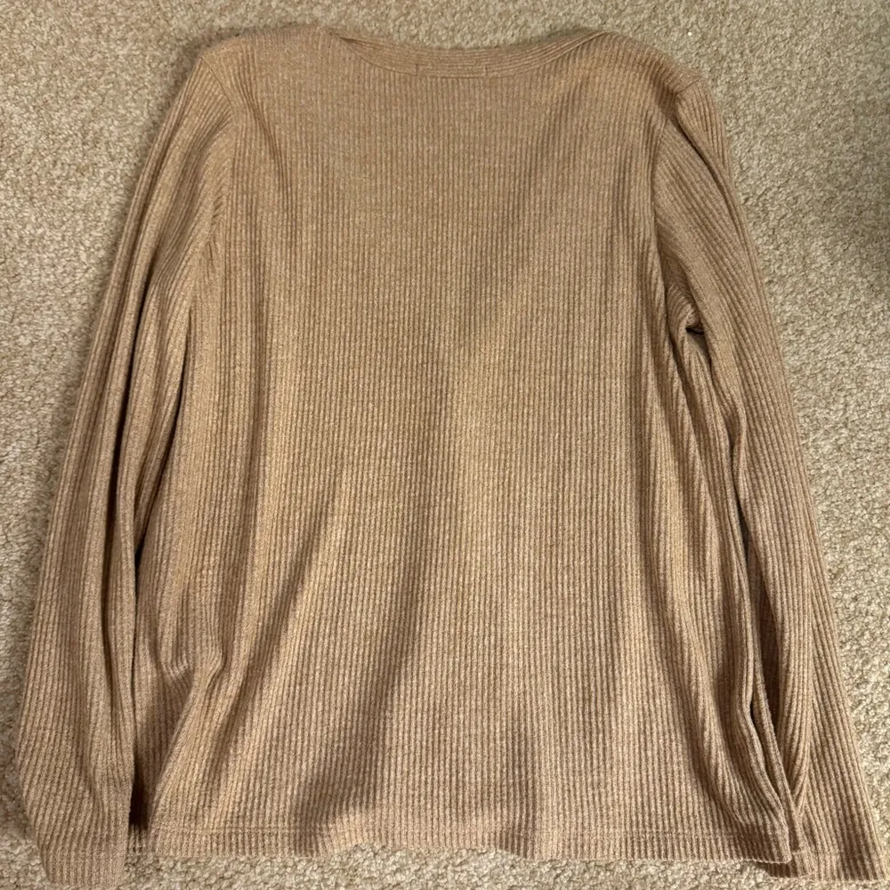 Banana Republic Sweater - Image 3