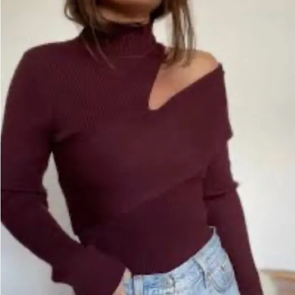Lush Cut Out Boysenberry Off-the-Shoulder Burgundy Sweater Mock Neck Size Medium - Image 3