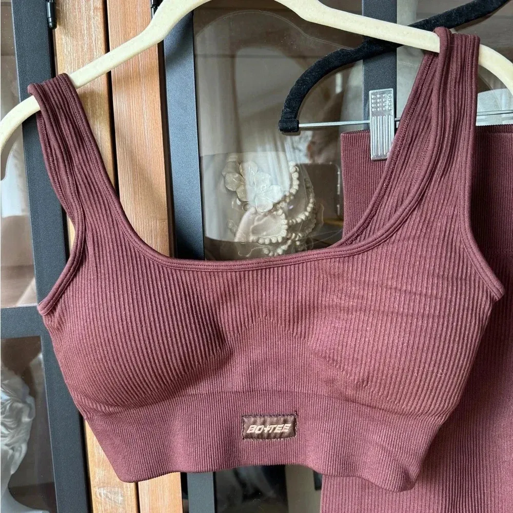 Oh Polly Bo + Tee workout set No Sweat Ribbed Scoop Neck Sports Bra Dark Brown leggings - Image 3